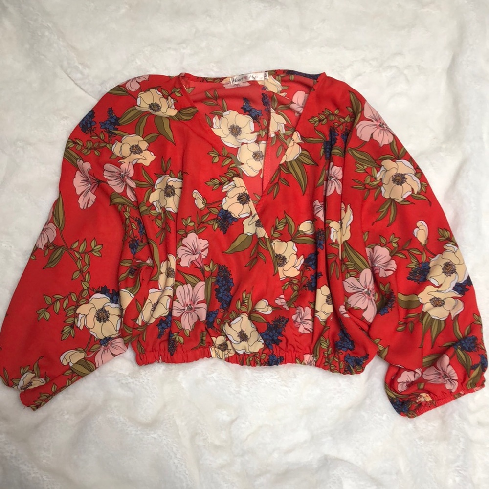 Fun and floral blouse in great condition